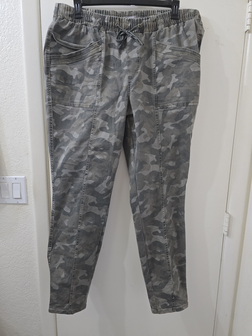 NWOT Maurices Gray Camo Women's Drawstring Pants